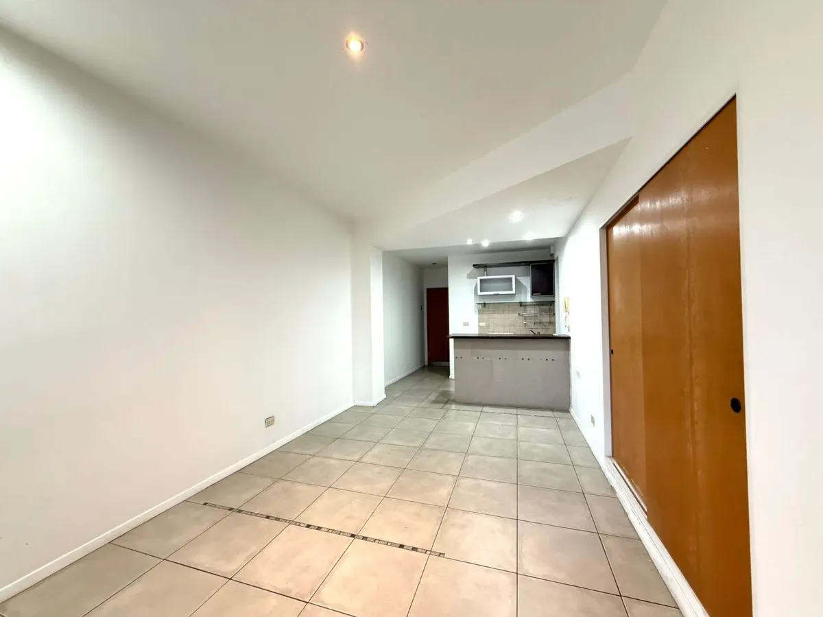 Alquiler Monoambiente Con Balcón Y Terraza Propia En Paternal