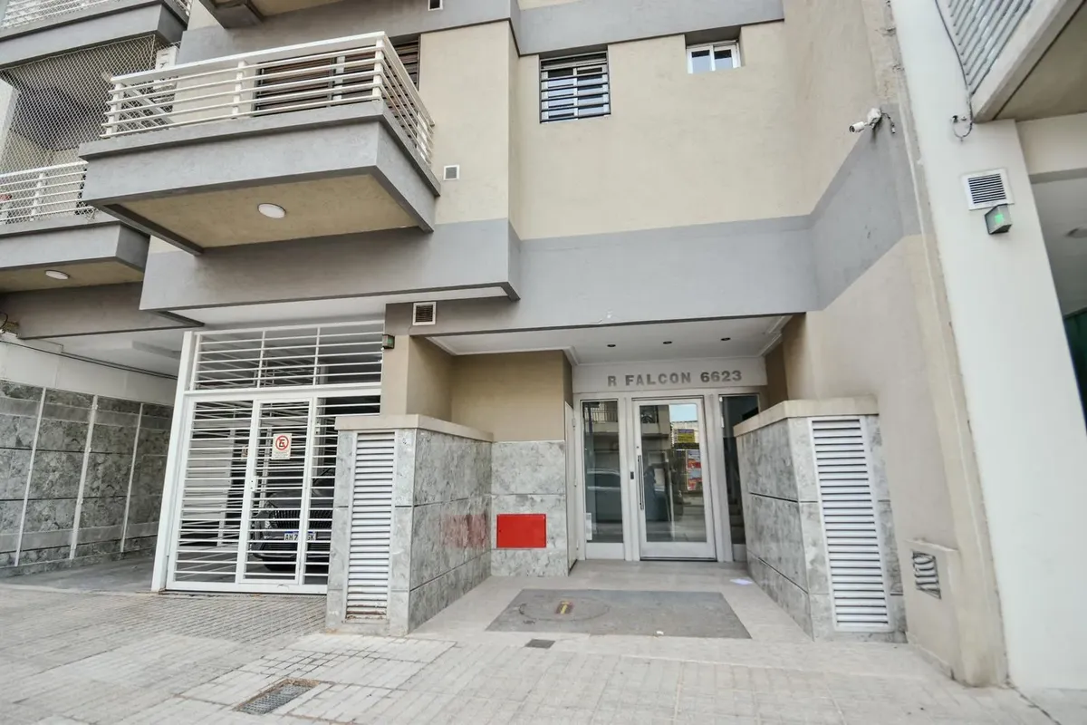 Alquiler Departamento Dos Ambientes Con Cochera En Liniers