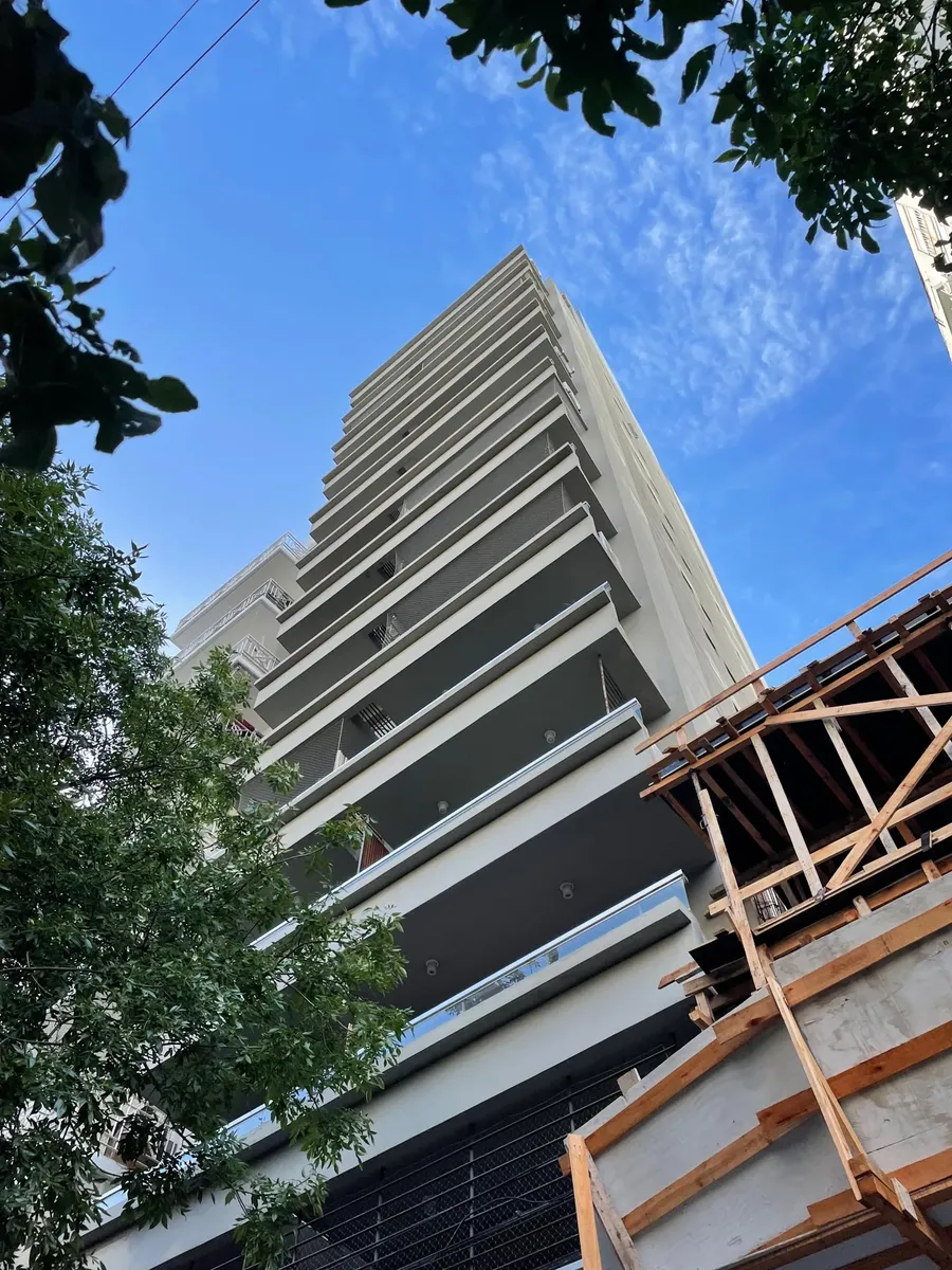 Monoambiente Muy Luminoso, Al Frente Con Balcón A Bulevar