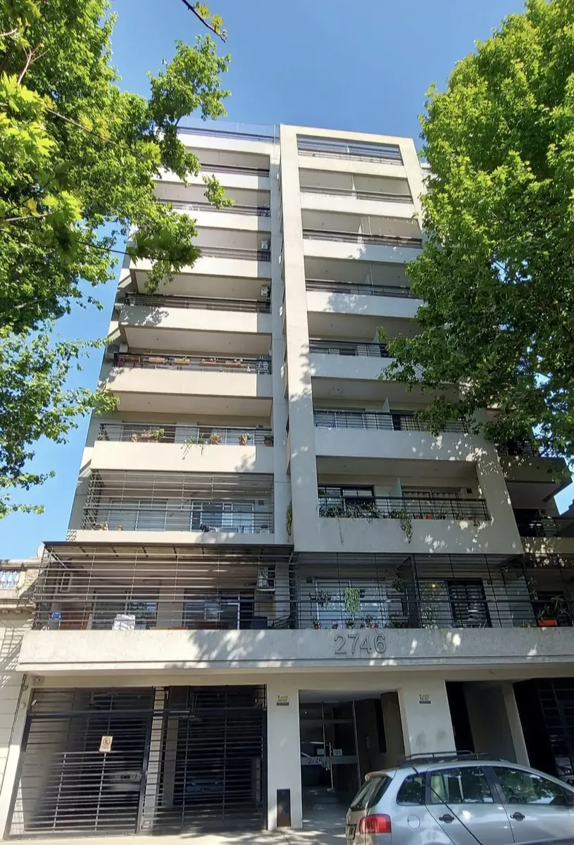 Alquiler De Monoambiente Amplio, Luminoso Y Totalmente Amoblado. En Edificio De Categoría
