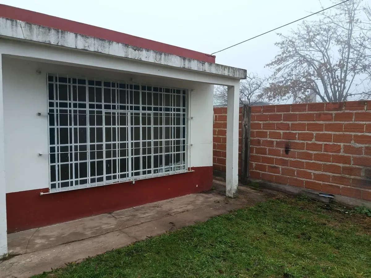 3-room house with large patio