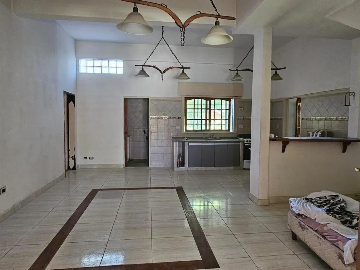 Alquiler- Casa 8 Ambientes - Jose C Paz