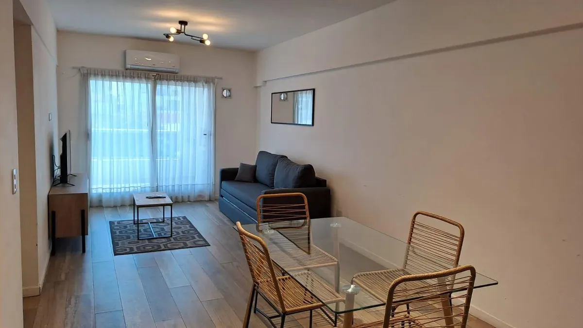 3 ambientes con balcón y parrilla