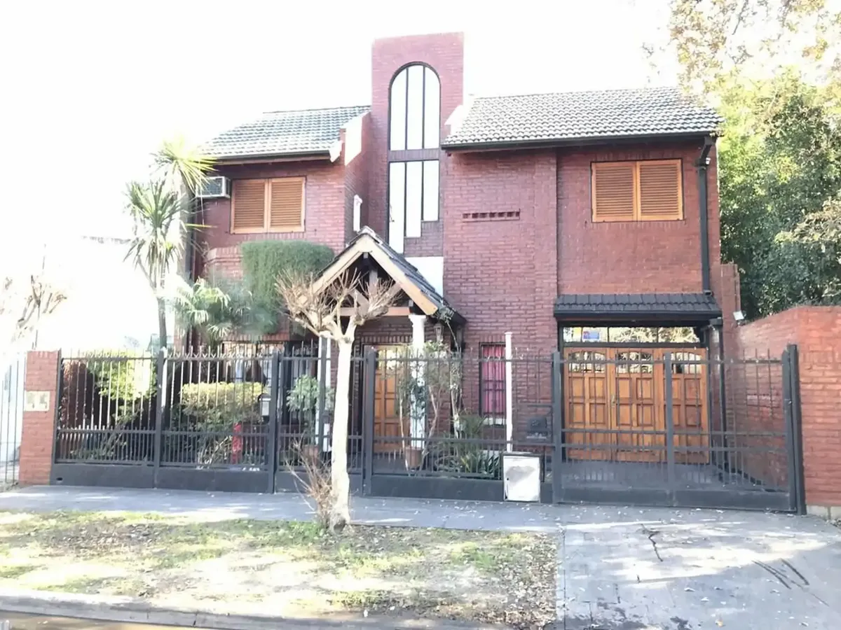 5BR chalet, large garden