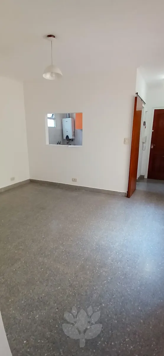 Alquler - Departamento 2 Dormitorios - En Calle 12 Entre 38 Y 39 - 2do Piso Por Escalera