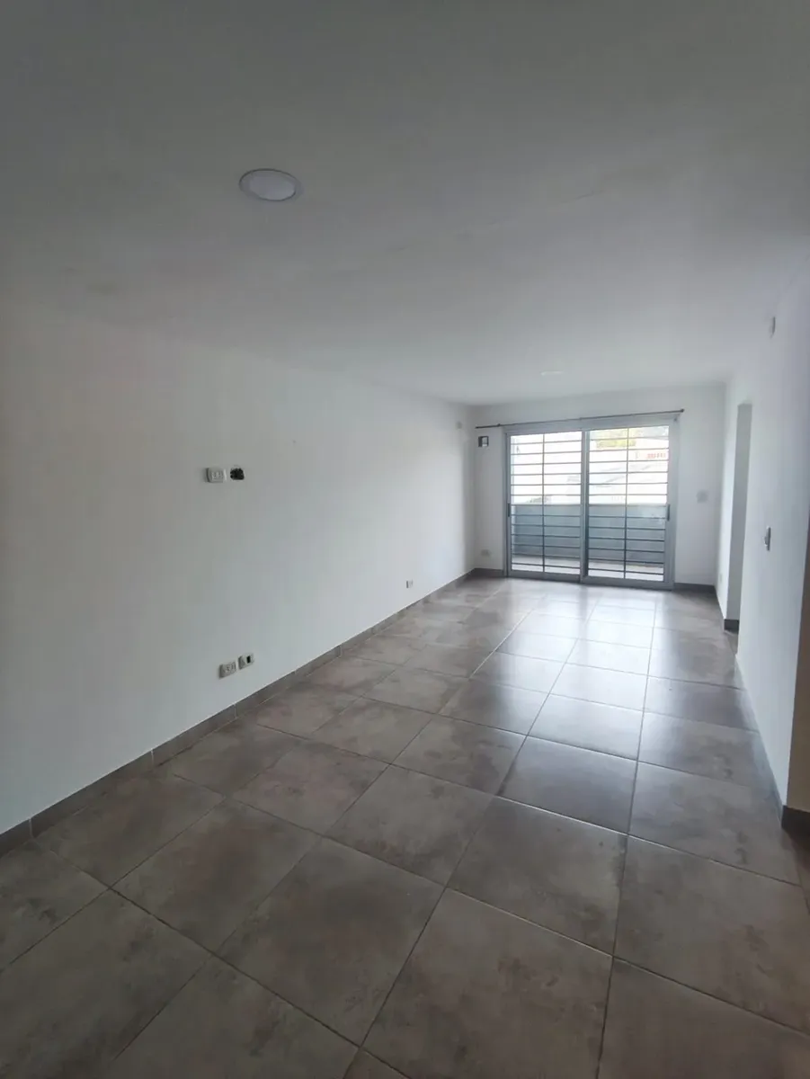 Departamento 2 Ambientes En Alquiler En Ezpeleta