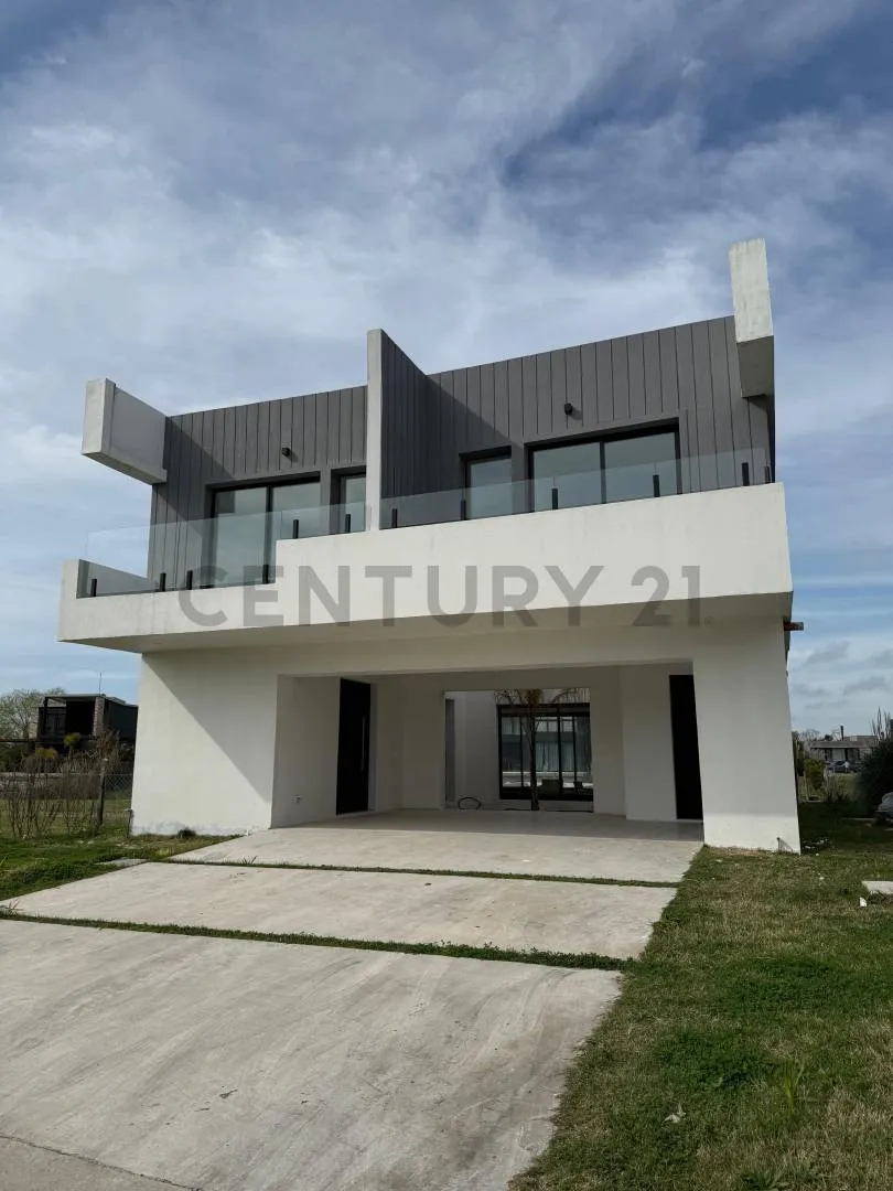 Casa 5 ambientes, amarra propia