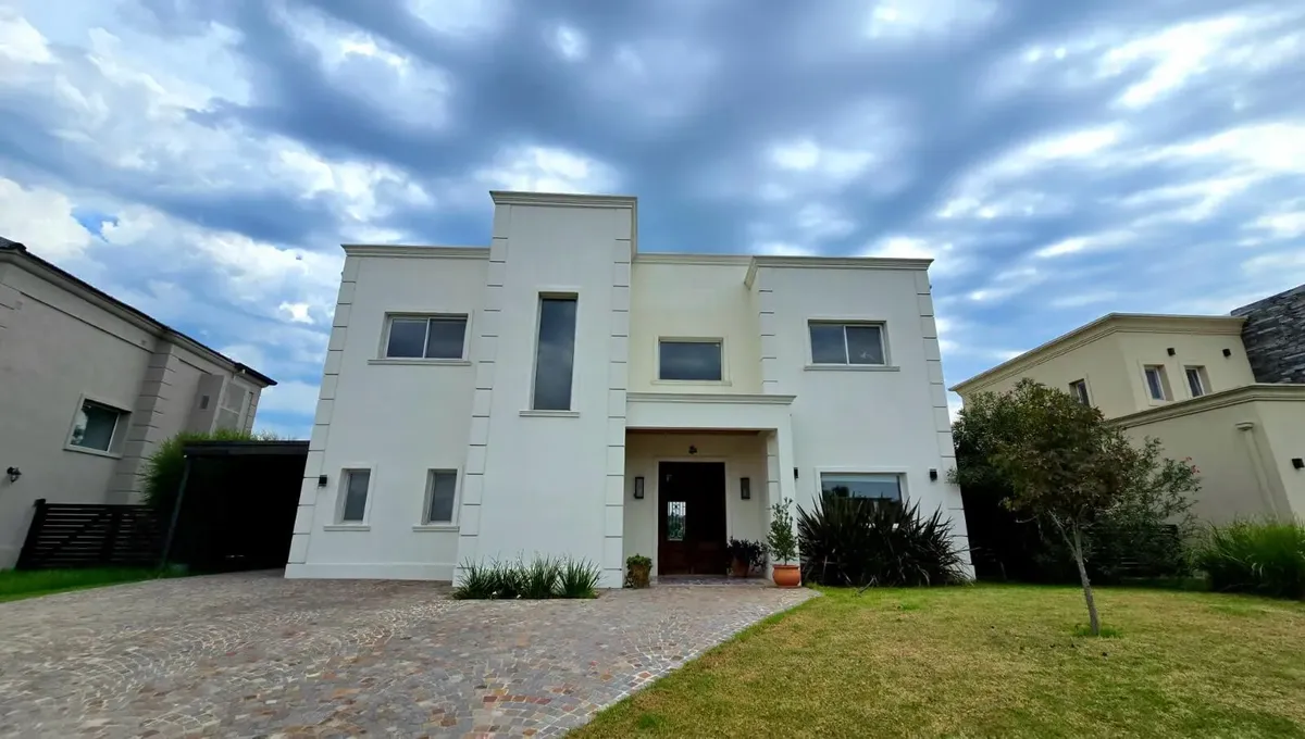 Casa En Alquiler 5 Ambientes Sobre Laguna Con Piscina | El Cantón Norte