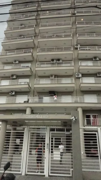 Departamento Monoambiente. C/balcon. Caseros Centro