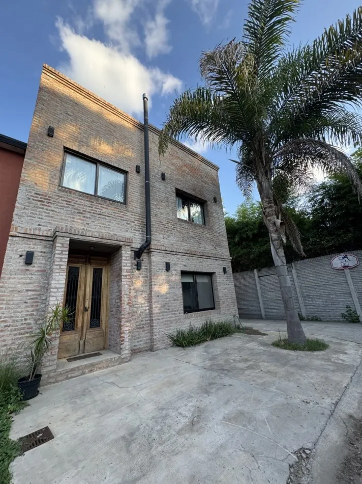 Alquiler Casa De 5 Ambientes Con Galeria, Parrilla Y Pileta En Barrio Cerrado Las Cortaderas