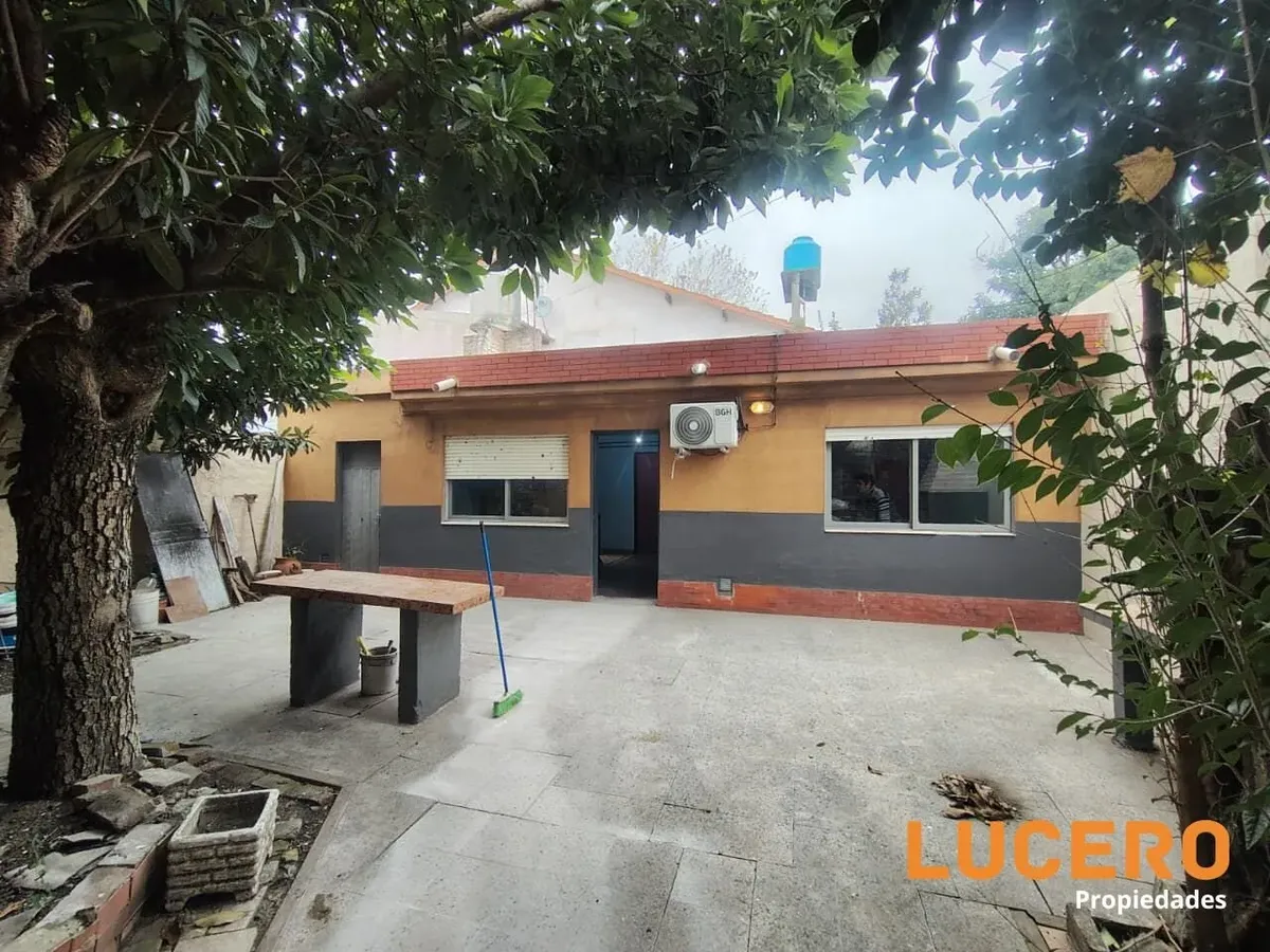 Casa 4 Ambientes Con Patio En Morón