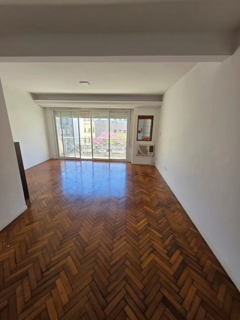 Recoleta 4-room apartment with balcony