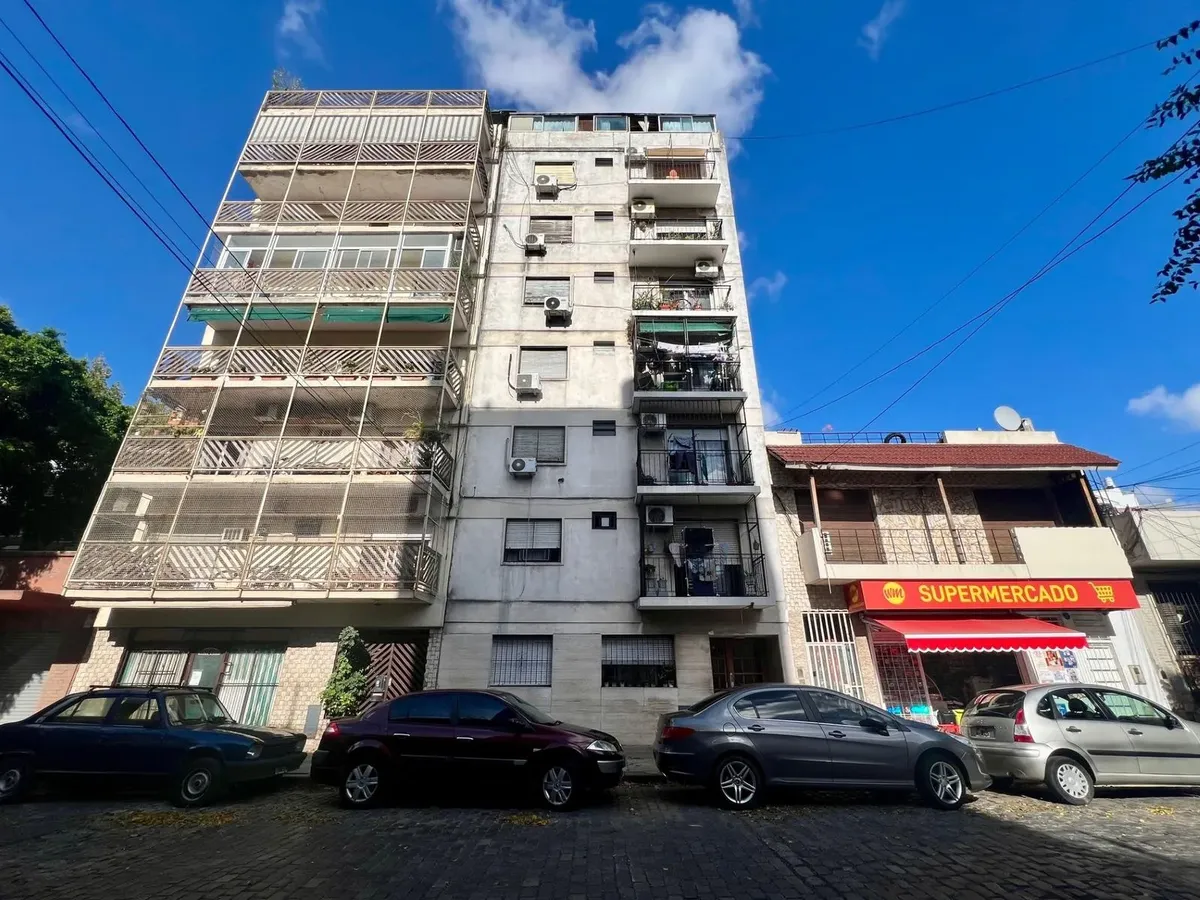 2-room unit with French balcony