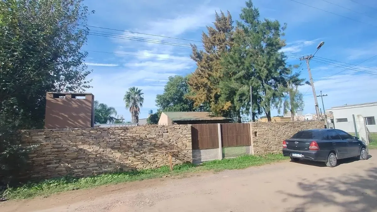 House with pool and grill