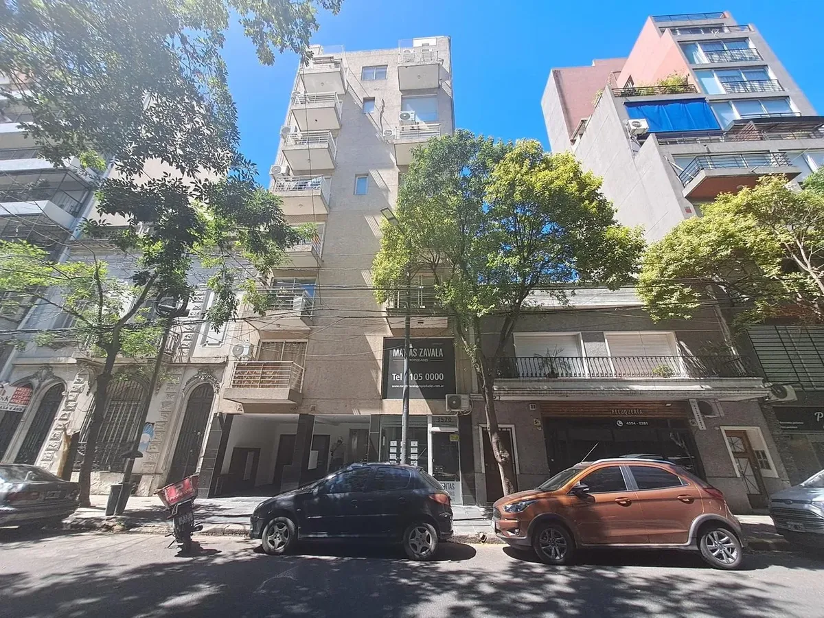 Monoambiente con balcón