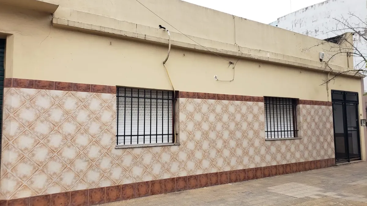 Moron 3 Ambientes Centro Casa En Ph. Individual Sin Expensas