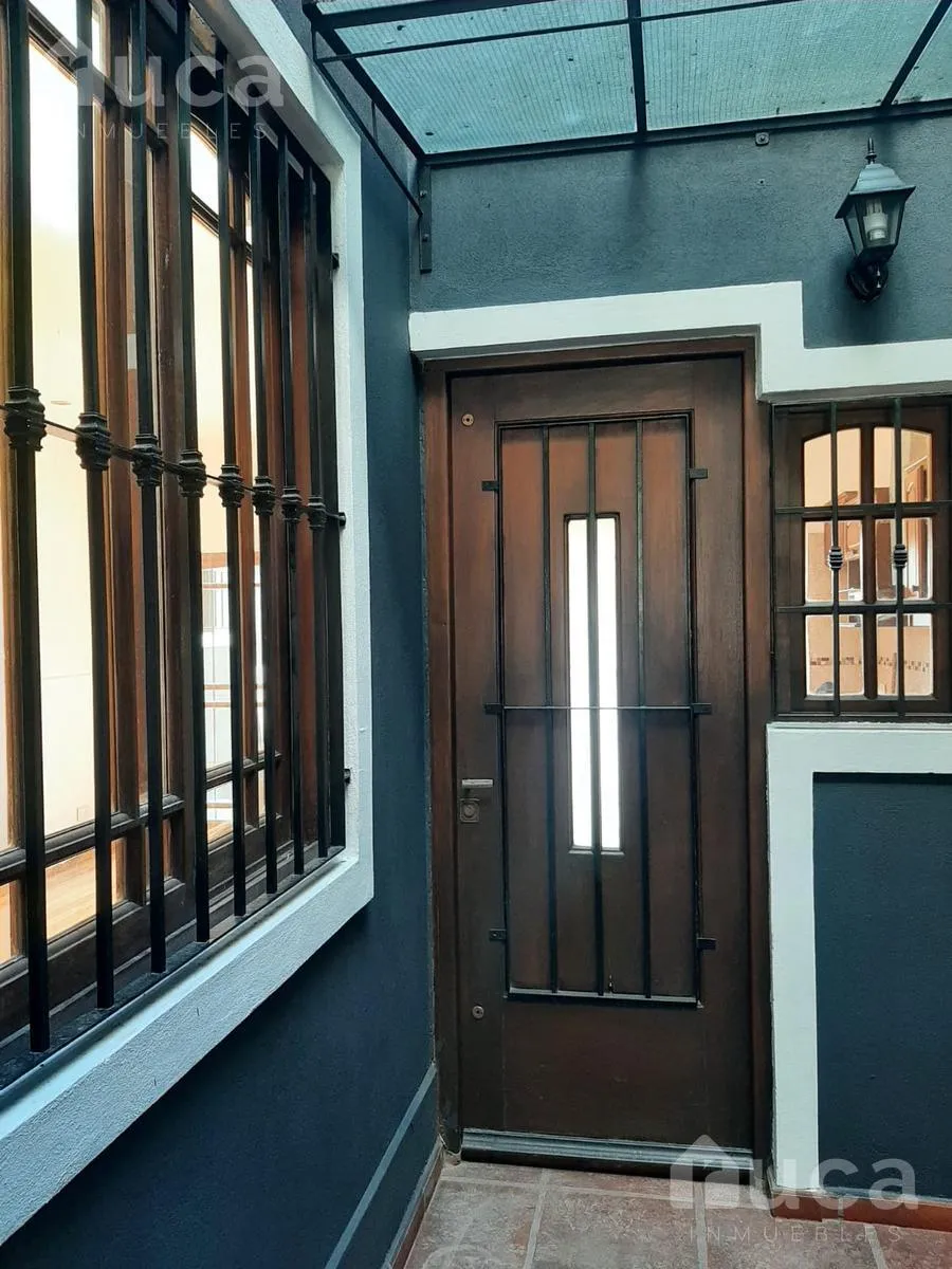 Casa En Alquiler , En La Lucila , 5 Ambientes , Excelente Estado , Ubicación Privilegiada