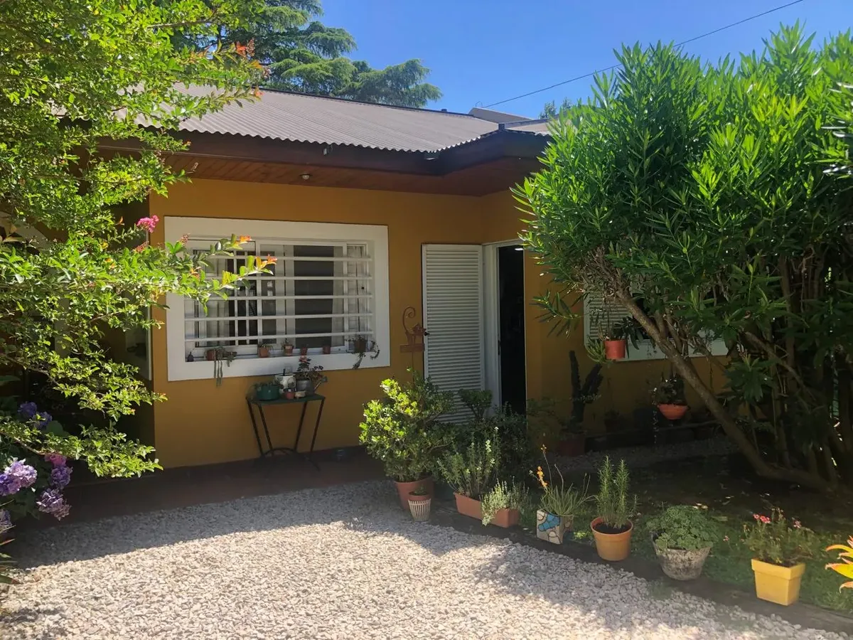 Casa En Alquiler, 1 Planta, 4 Dormitorios, Pileta, Gonnet
