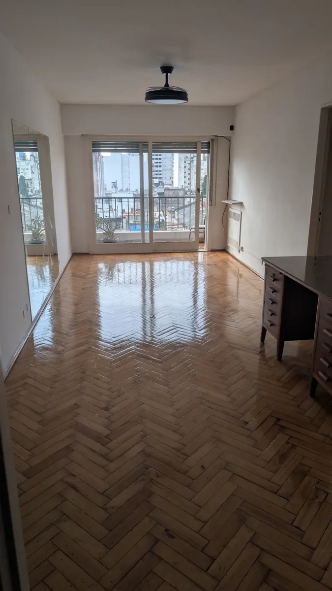 Alquiler Departamento 3 Ambientes + Dependencia Y Balcon En Montserrat