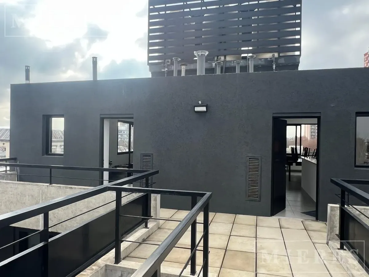 3rd-floor studio with balcony