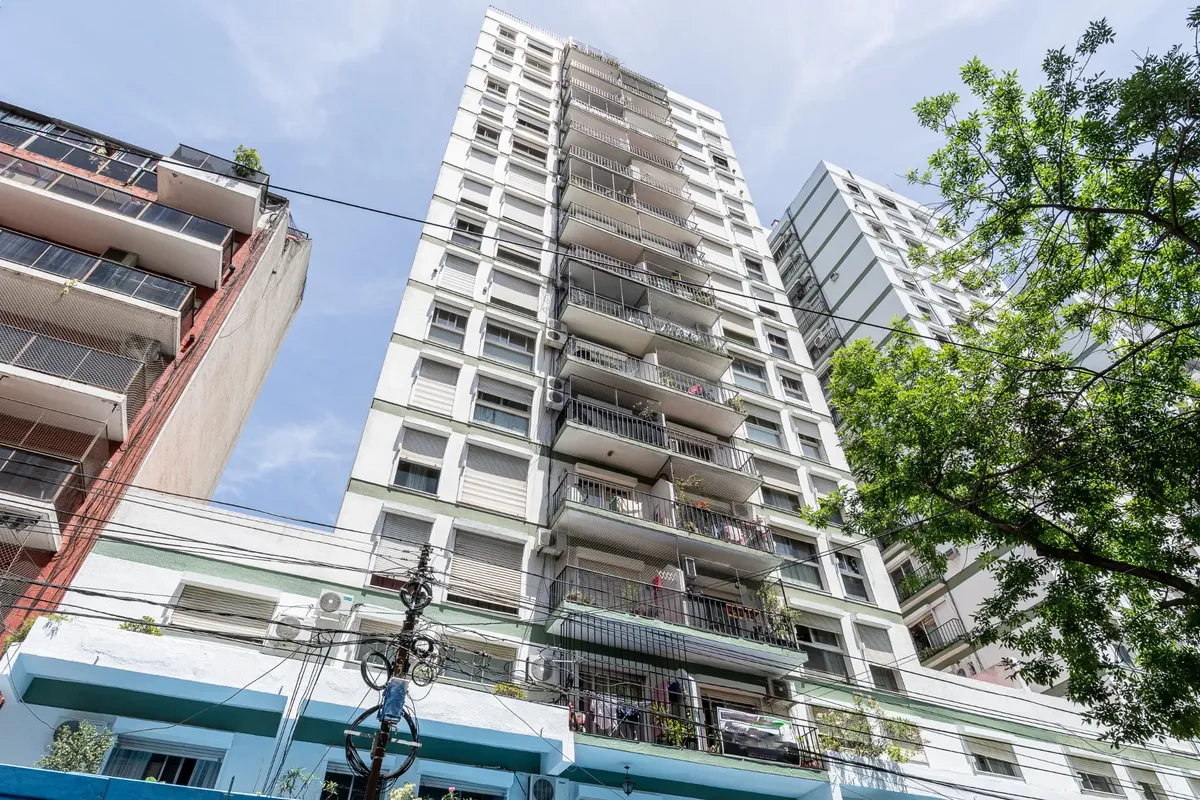 3-room unit with French balcony