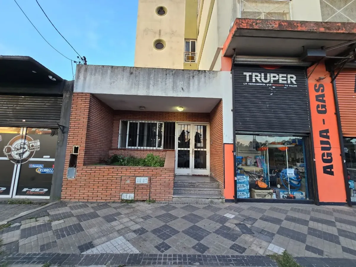 Alquiler De Departamento 3 Ambientes Con Cochera - Sobre Av. Alem - Monte Grande