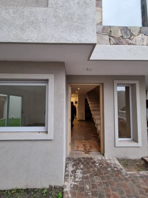 Alquiler Y Venta De Triplex En Centro De Adrogue