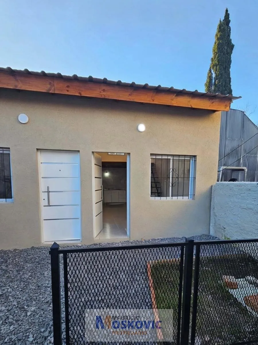 Loft em dois níveis, pátio privativo