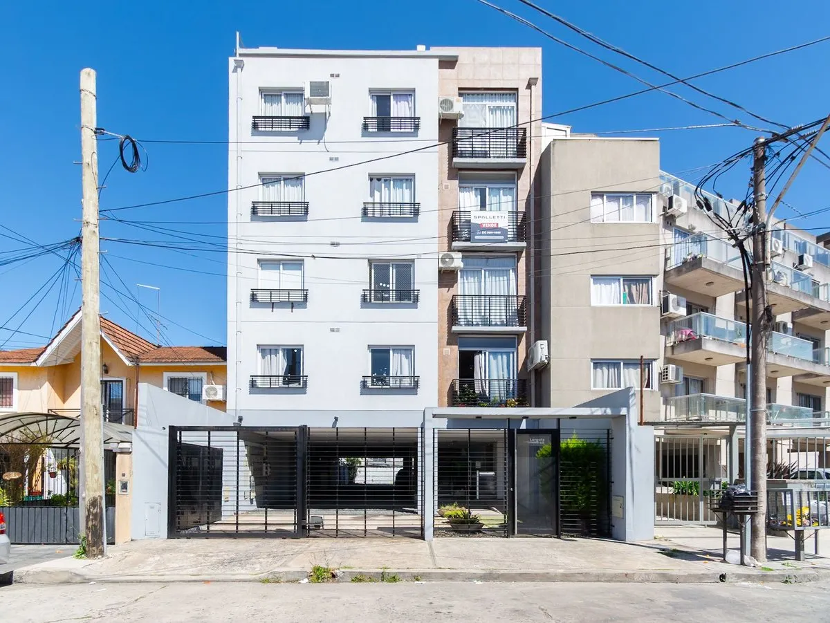 2° piso contrafrente, cochera cubierta