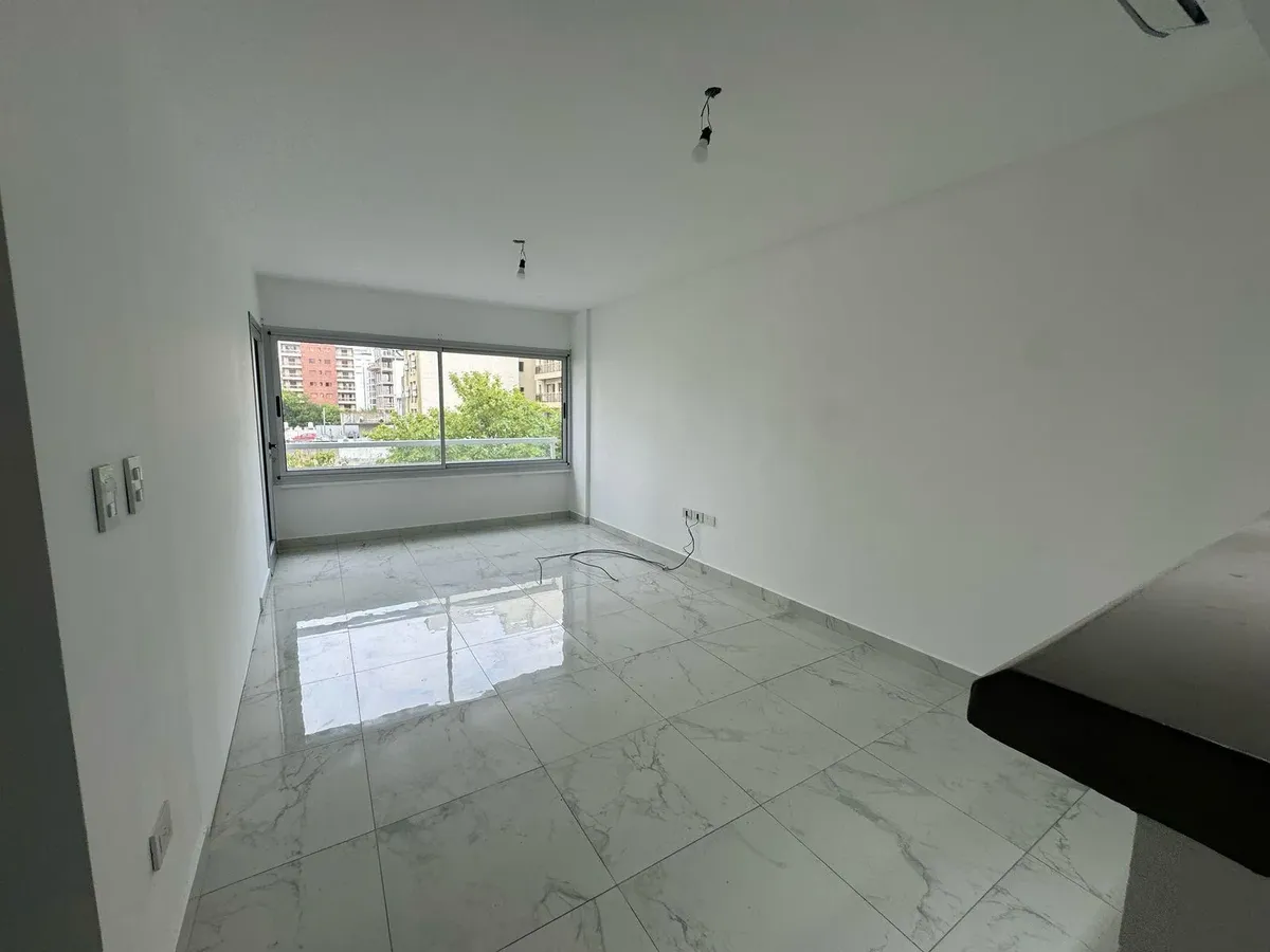 Departamento De Dos Dormitorios C/ Cochera Cubierta En Alquiler - La Plata