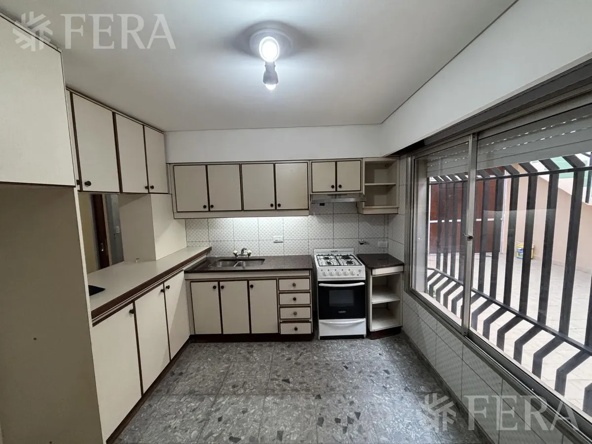 3-room PH with patio