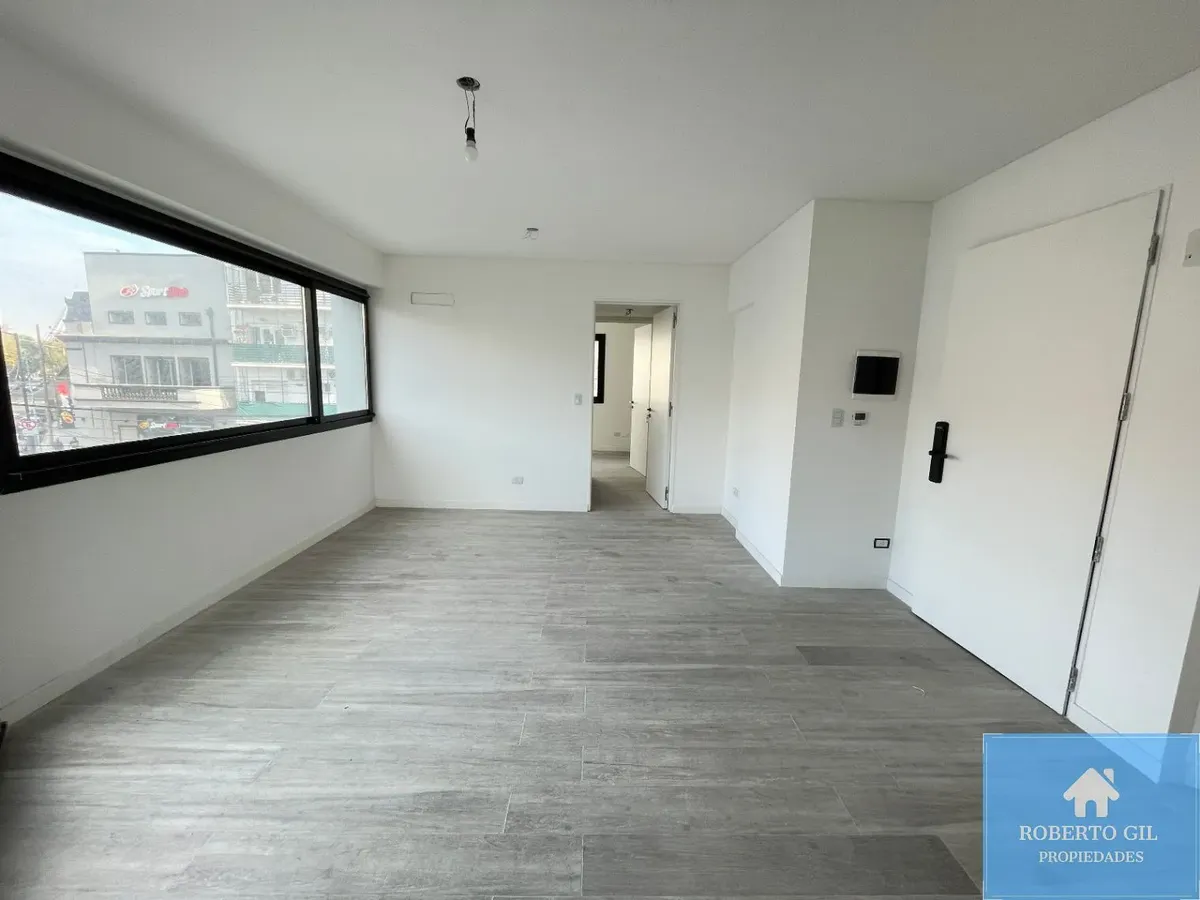 2BR with balcony and parking