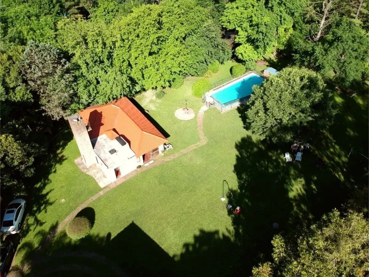 House with pool for events
