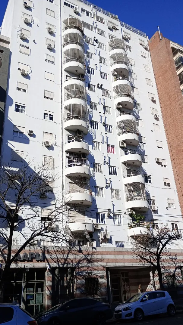Piso 10, balcón al frente