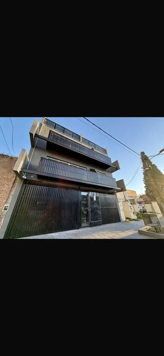 Departamento Nuevo De 2 Ambientes A 200 Metros De Las Lomitas Y 200 Metros Av H Yrigoyen , Excelente Zona. No Posee Expensas. Muy Cercano A Polo Gastronómico , Cernano A Estación Lomas De Zamora