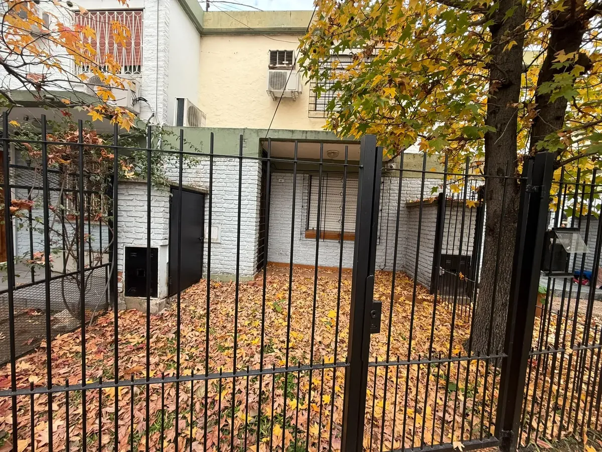 Duplex com jardim e 2 dormitórios