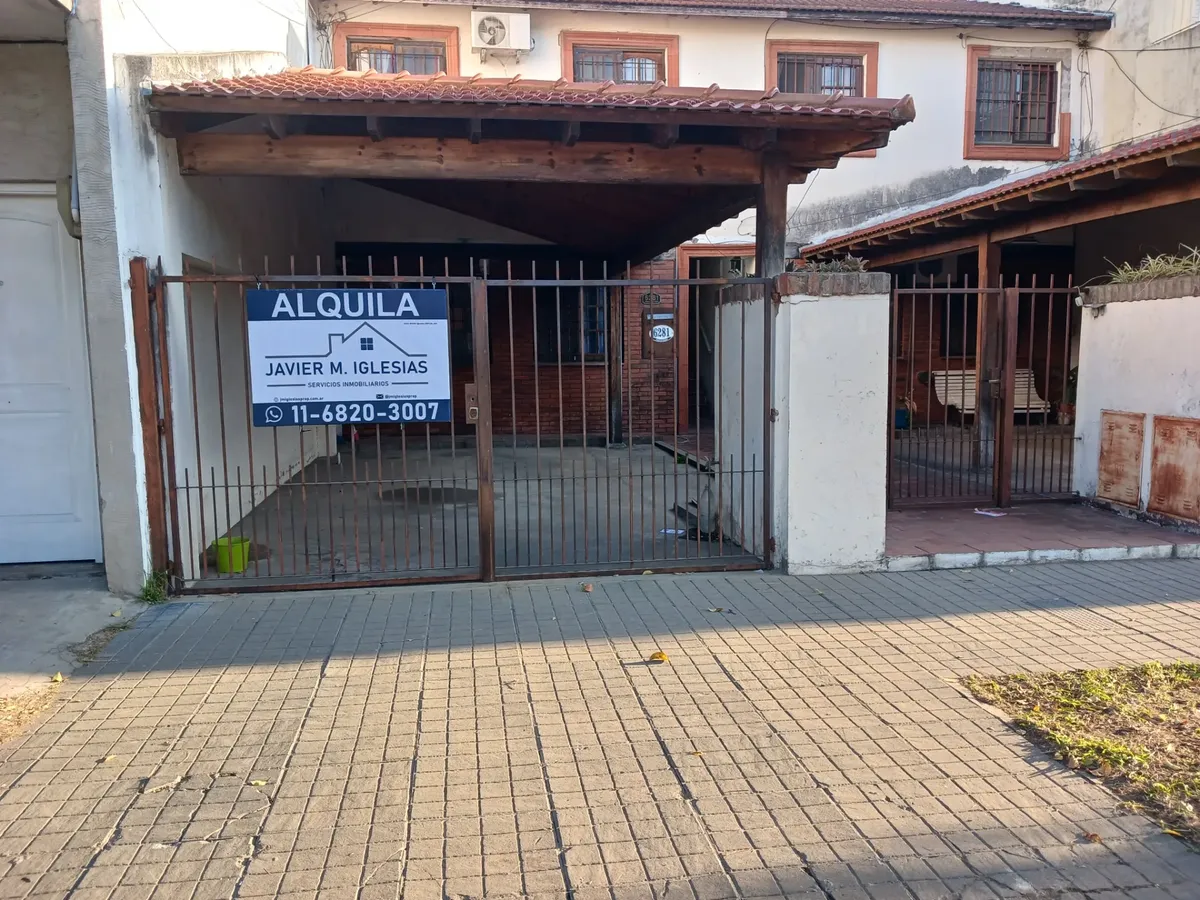 PH house, 2 bedrooms, parking