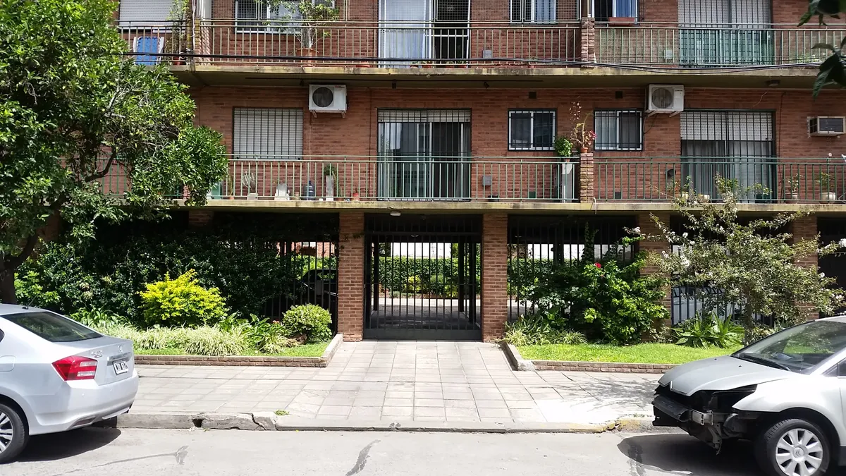 Se Alquila Departamento 2 Ambientes Con Cochera (opcional) En San Isidro