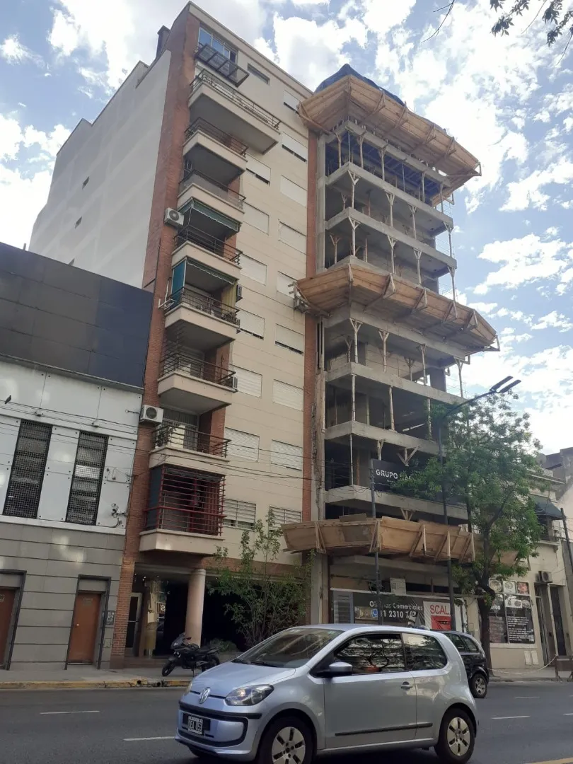 3 Amb. Balvanera, Av. Jujuy 1000. Excelente C/fte C/balc