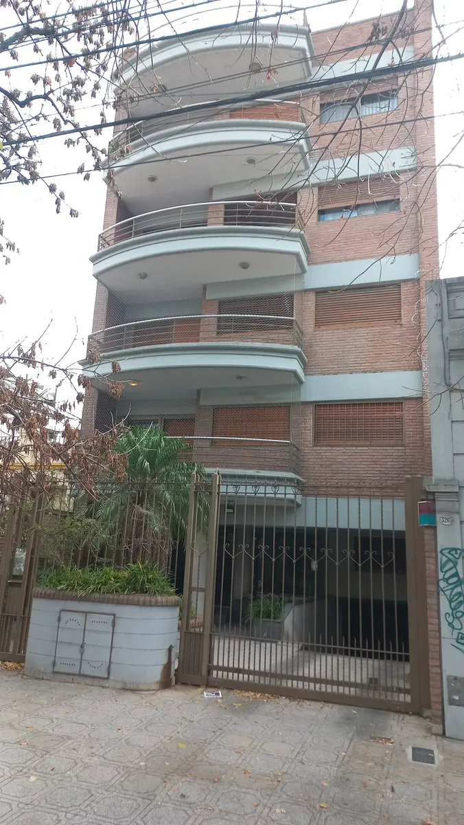 Depto 4 Ambientes , Coghlan Al Frente Con Balcon, Pisos Taruguados, Con Cochera, Bajas Expensas