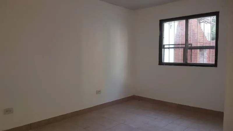 Estúdio com pátio e churrasqueira