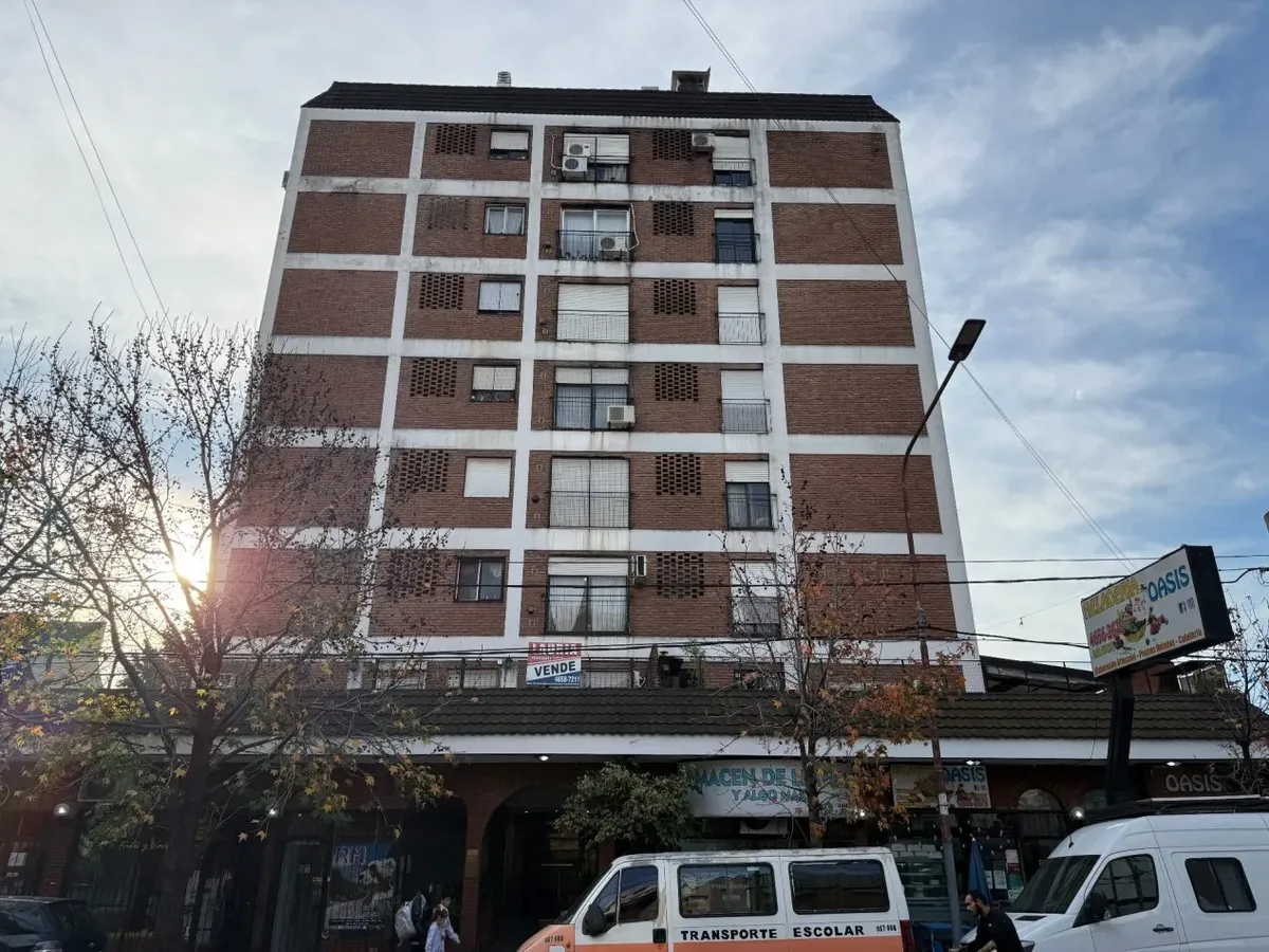 Piso 5 con balcón y vistas