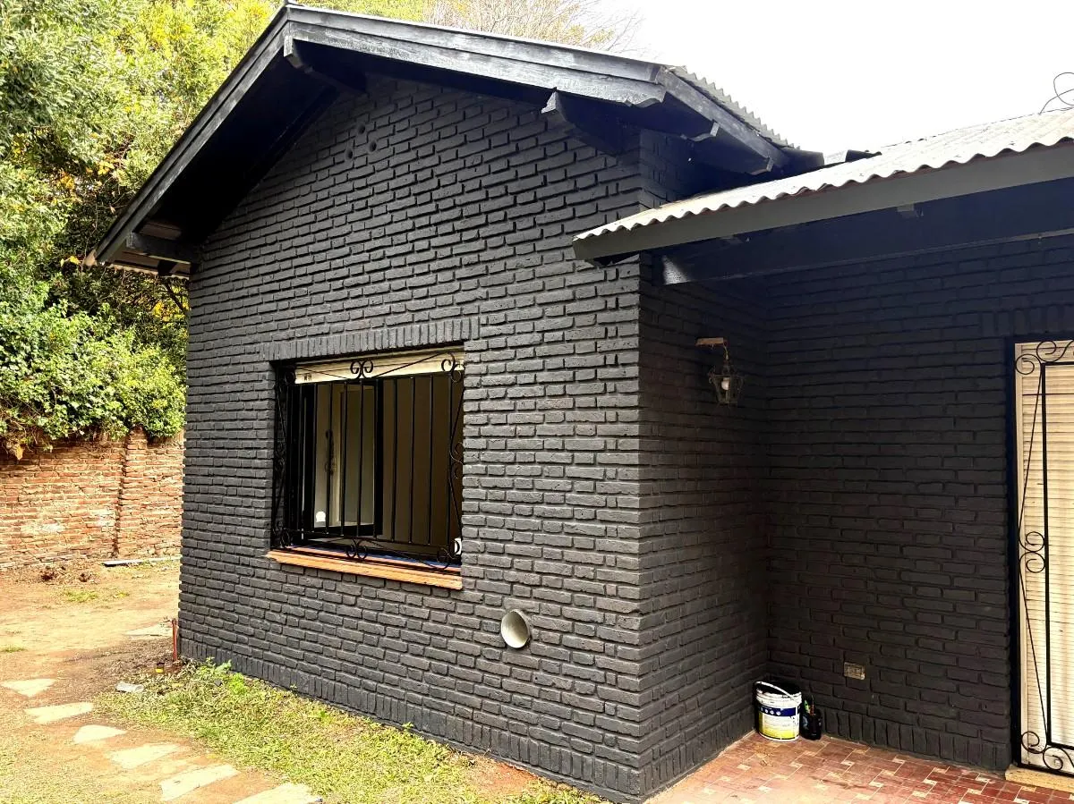 3-bedroom house, garden and grill
