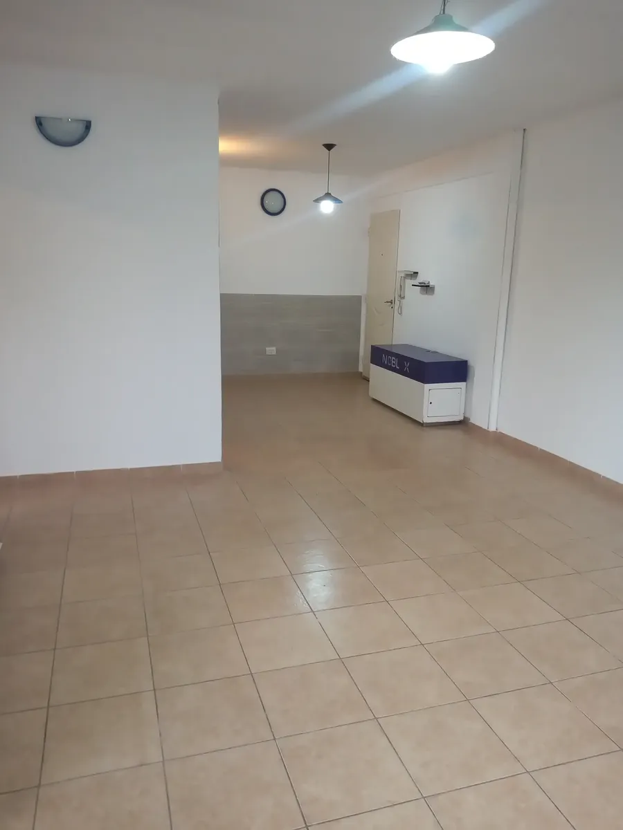 Alquiler Disponible Departamento De Dos Ambientes Cocina Comedor Baño Dormitorio Balcón Ubicación Frente Excelente Ubicación Paraná Esquina García Merou Martínez