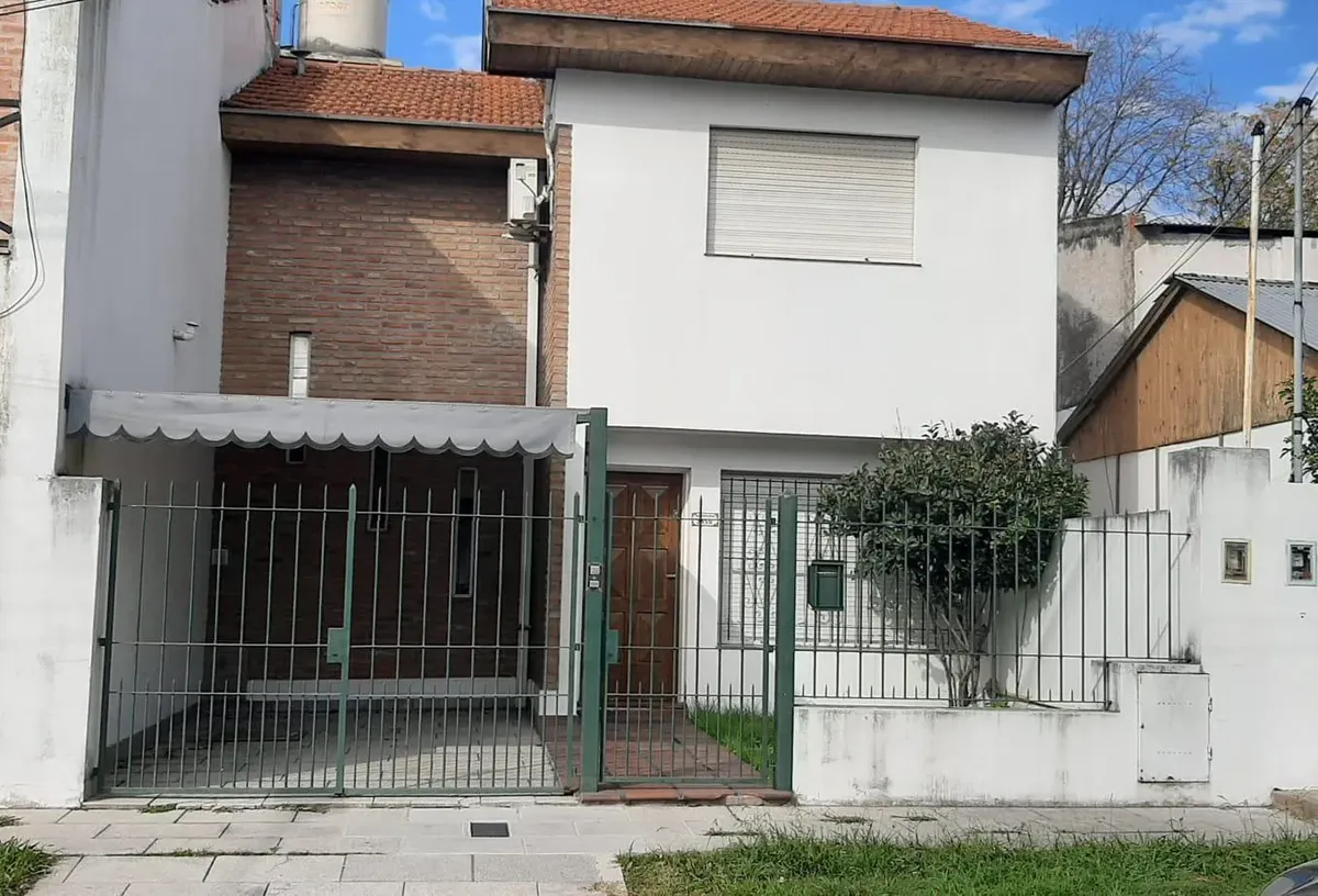 House in Martínez with garden