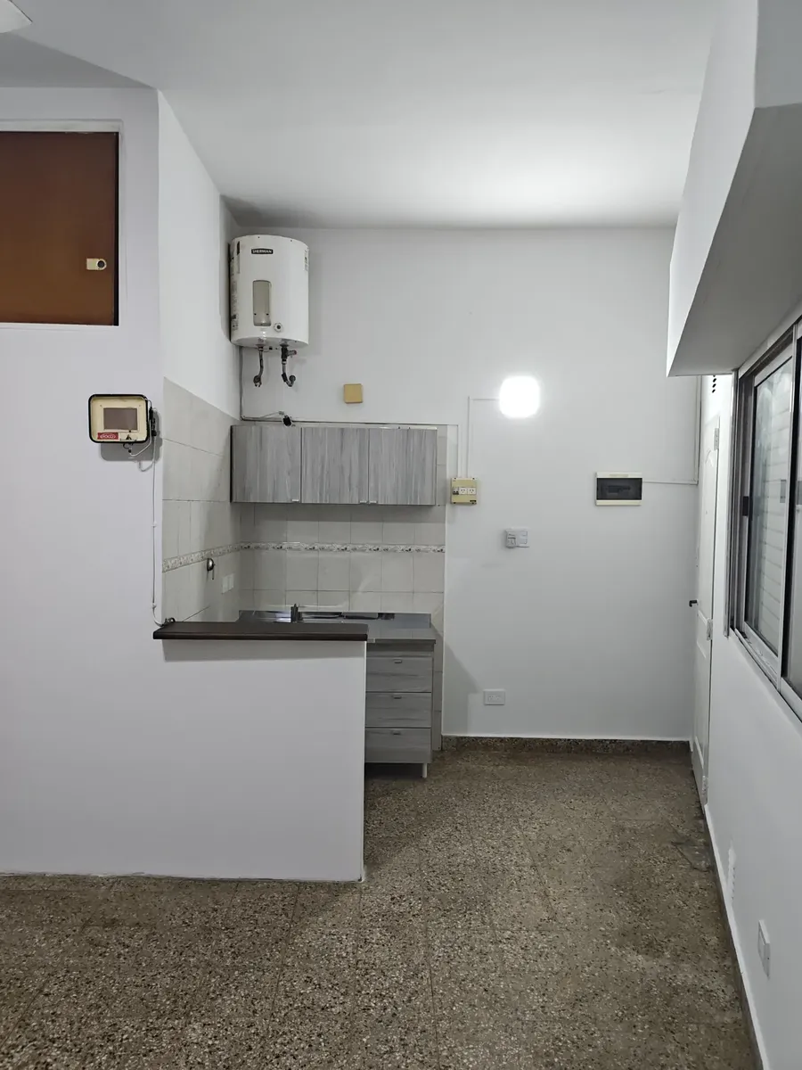 Lindo Y Práctico Monoambiente Al Frente Sin Expensas, Gas Natural, Electricidad Y Agua Corriente , Sobre Avenida , En Cercanías A General Paz Y A Avenida De Los Corrales , Ideal Hasta Para 2 Personas