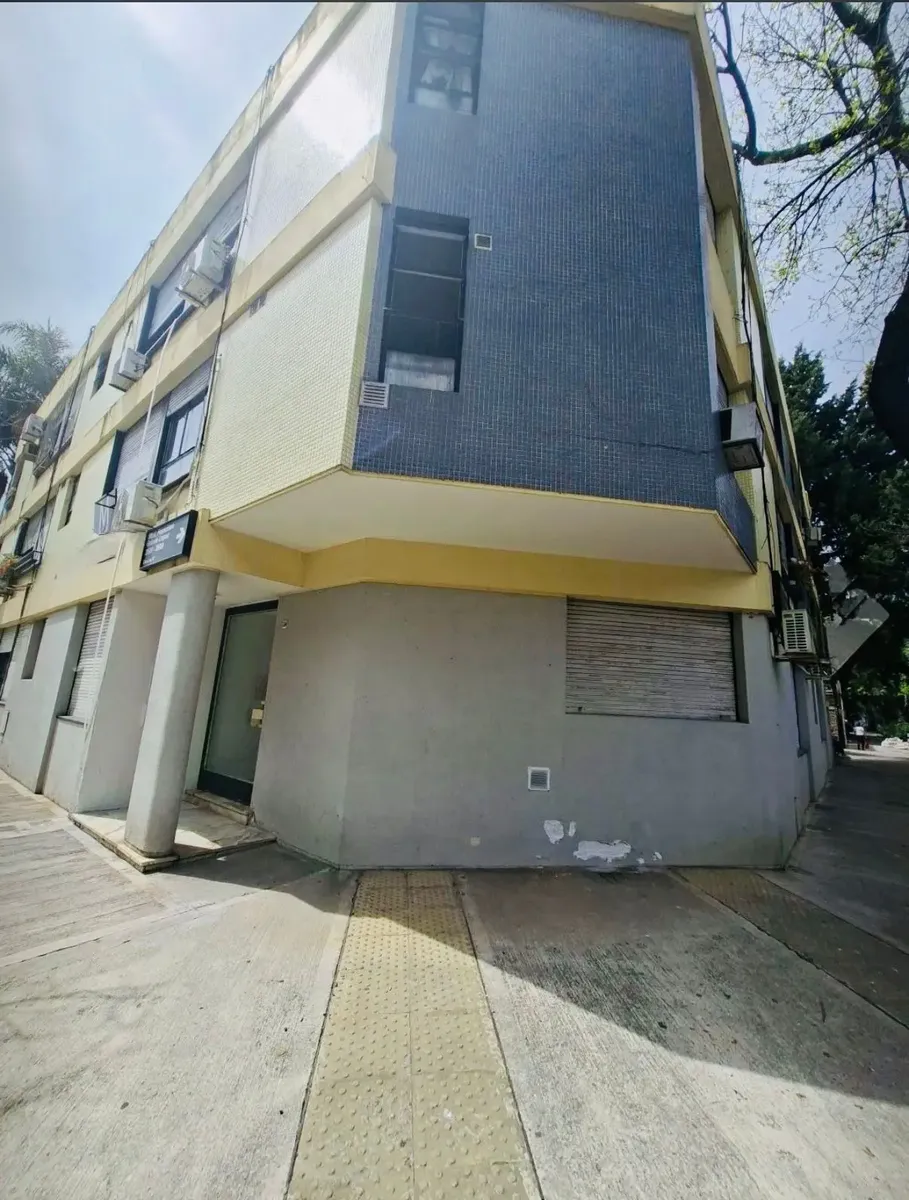 Departamento En Planta Baja Al Frente. Muy Luminoso