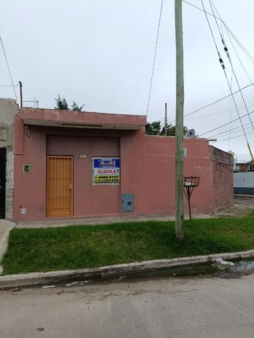 2 ambientes con patio y cochera