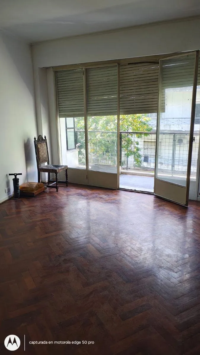 3BR with street-facing balcony