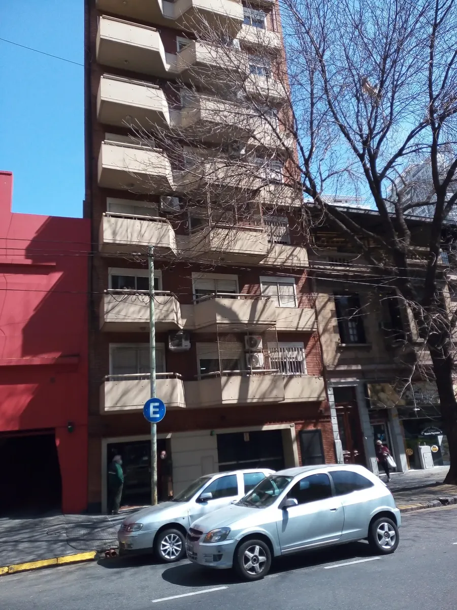 Monoambiente Amplio Al Frente Con Balcon - Vista Panoramica - Luz Y Sol - 35 M2 - $ 590.000 - Edificio De Categoria - Excelente Ubicacion - Cocina Con Desayunador - Baño Completo - Recien Pintado